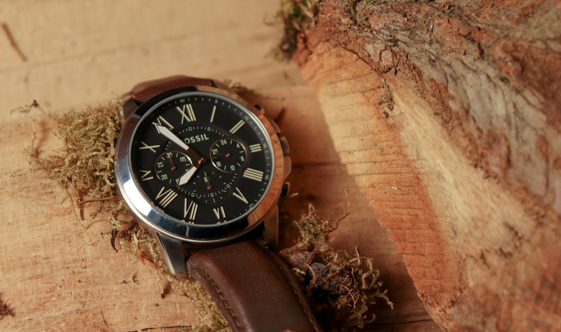 hodinky na dřevě