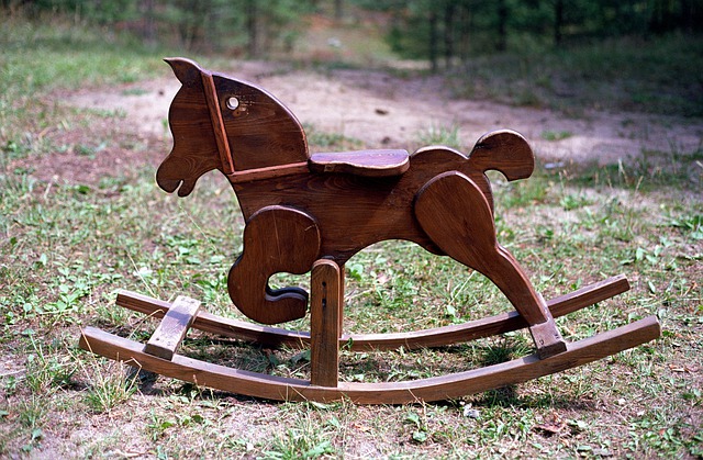 dřevěný houpací koník